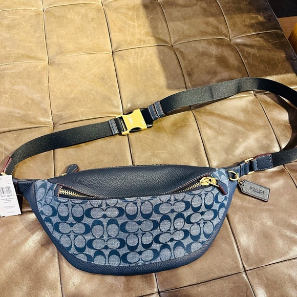 NWT Coach CG994 Warren Belt Bag Unisex Fanny Pack In Signature Chambray - Picture 1 of 8